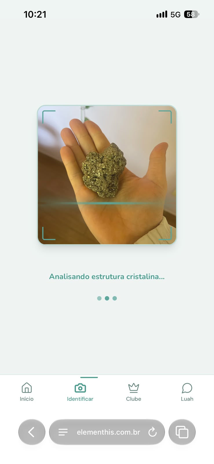 ELEMENTHIS analisando a foto de um cristal